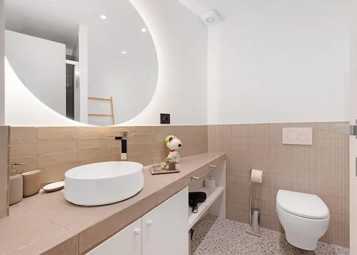 Apartment Design & Elegant In Navigli -